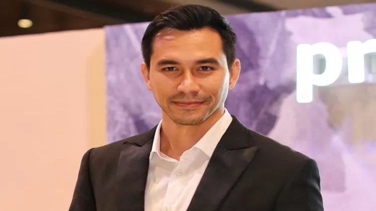 Darius Sinathrya Berduka Atas Wafatnya Sang Ayah