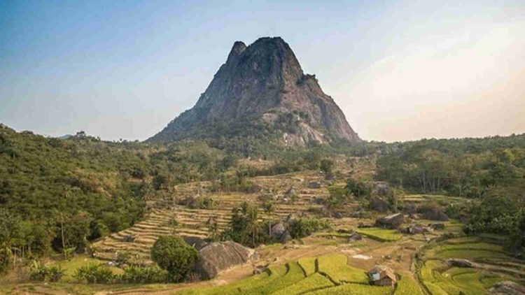 Sejarah Gunung Parang Purwakarta yang Dipenuhi Mitos dan Cerita Rakyat