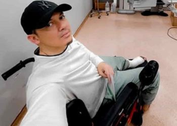 Irwansyah Alami Patah Kaki dan Kini Menggunakan Kursi Roda serta Tongkat