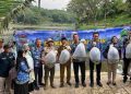 Peringatan Hari Jadi Ke-383, Disnak Ciamis Restock 40 Ribu Benih Ikan di Situ Rancamaya