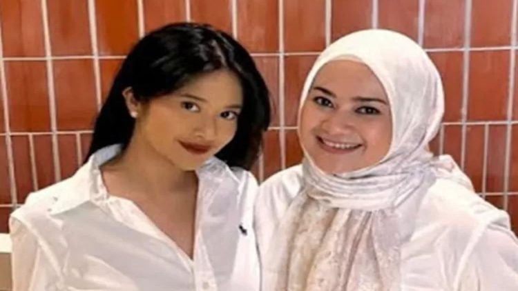 Jawaban Ikke Nurjanah Soal Dampingi Anak di Pelaminan Bersama Mantan Suami