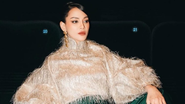 Predikat Ratu Pesta Hilang Setelah Erika Carlina Mengandung