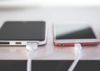 Charger Mengakibatkan Kerusakan HP dan Solusinya