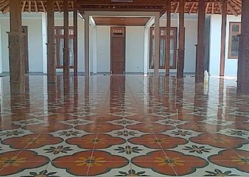 Motif Keramik Rumah Limasan Tradisional Klasik Jawa