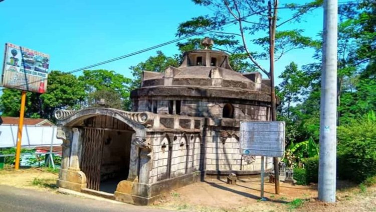 Makam Van Beck Jejak Eropa di Cigugur Kuningan