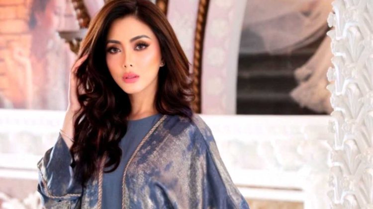 Ulang Tahun ke-41, Dhena Aldhalia Devanka Tampil Glowing seperti Boneka Barbie Hidup