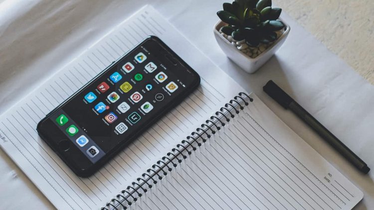 Fungsi dan Cara Menggunakan Buku di iPhone