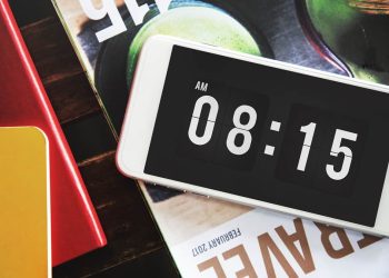 Menampilkan Jam di Layar Utama HP Android dan iPhone