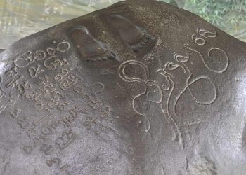 Jejak Peninggalan Prasasti Ciaruteun di Bogor