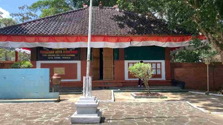 Ziarah dan Mengenang Sejarah di Makam Arya Kemuning Kuningan