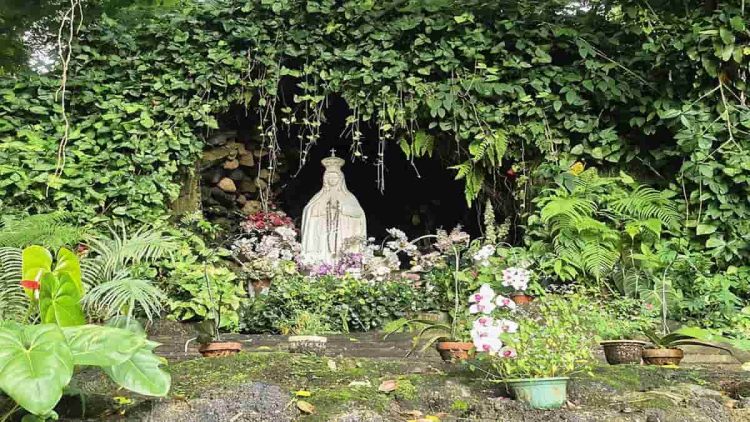 Menelusuri Gua Maria Fatimah di Cisantana Kuningan