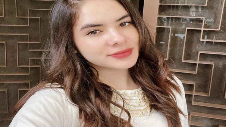 Steffi Zamora Melahirkan Anak Pertama Berjenis Kelamin Perempuan