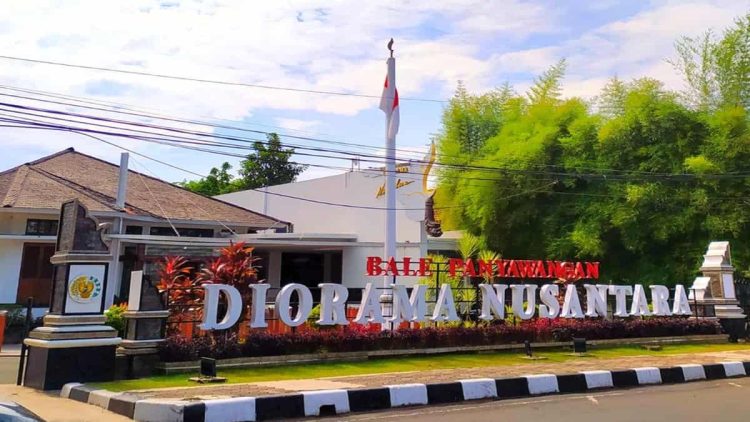Napak Tilas Bale Panyawangan Diorama di Purwakarta